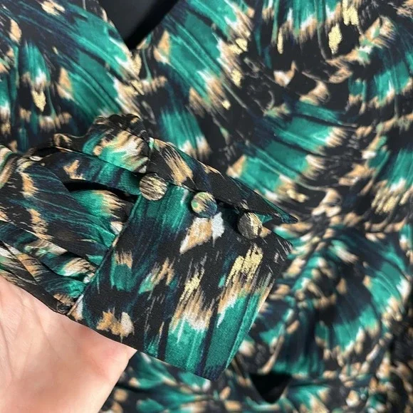 White House Black Market Cold Shoulder Long Sleeve Green and Black Top - Picture 3 of 9